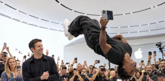 Apple CEO John Ternus Lets IShowSpeed Backflip While Holding the iPhone Duo Apple CEO John Ternus Lets IShowSpeed Backflip While Holding the iPhone Duo