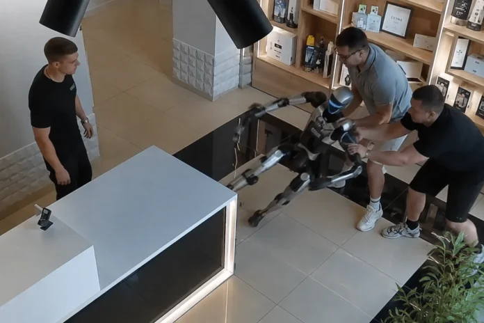 robot consultant attacks customer Russia Saratov Syoma reboot