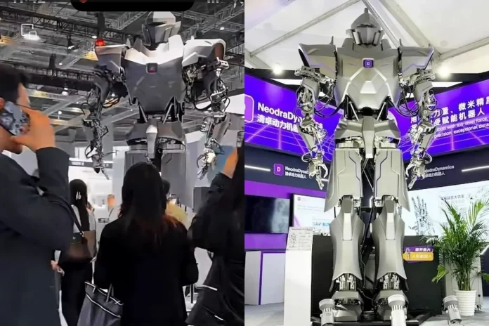 Chinese 13 foot humanoid robot
