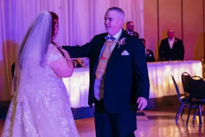 The Paper Tie Promise: Father Finally Wears Gift from 1997 on Wedding Day